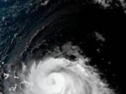 El Centro Nacional de Huracanes emitió una alerta por el poderoso huracán «Erin» que ya es categoría 4