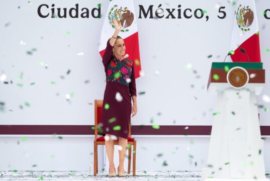 El gobernador Alejandro Armenta, estuvo presente durante el primer informe de la mandataria en el Zócalo capitalino.